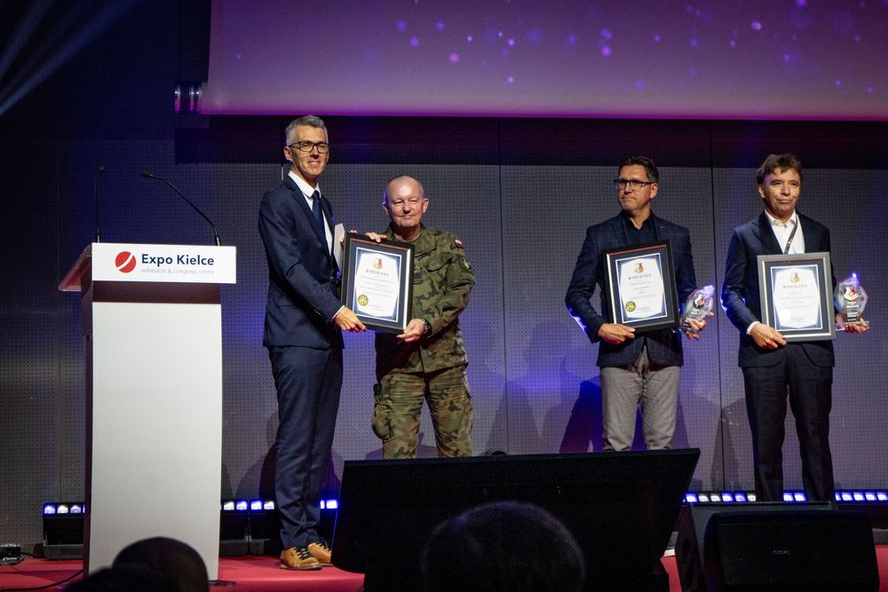 OREC Evolve receives the Operational Commander of the Branches of the Armed Forces’ Distinction in the Military Reconnaissance and Service Branches